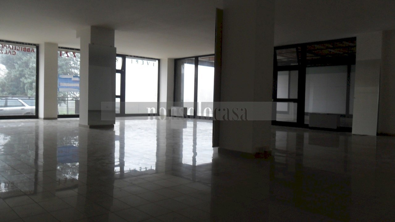 SAM_6732.JPG - Locale Commerciale VIA OLAF PALME, Bastia Umbra - foto 1