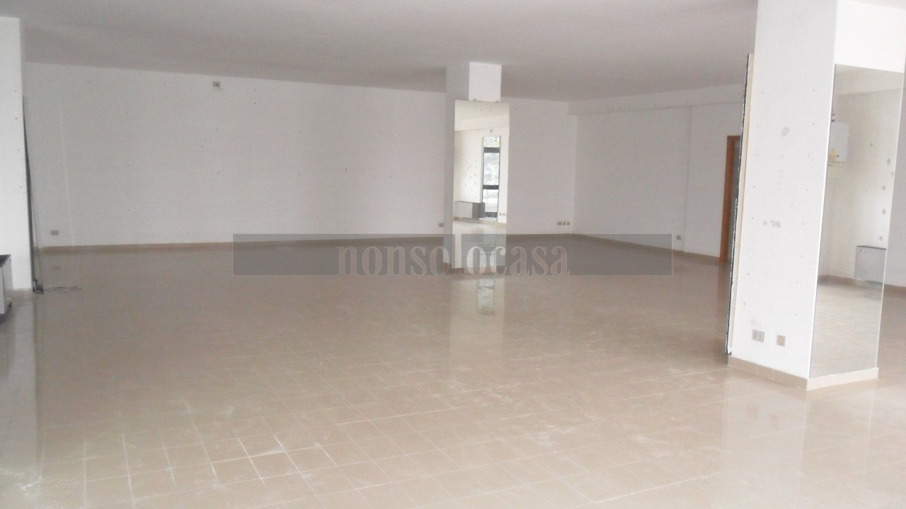 SAM_6728.JPG - Locale Commerciale VIA OLAF PALME, Bastia Umbra - foto 3