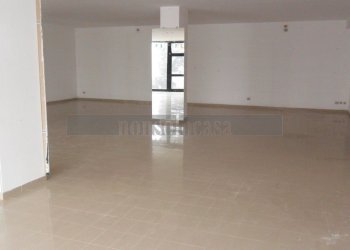 SAM_6727.JPG - Locale Commerciale VIA OLAF PALME, Bastia Umbra - foto 2