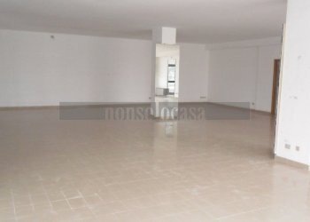 SAM_6728.JPG - Locale Commerciale VIA OLAF PALME, Bastia Umbra - foto 3