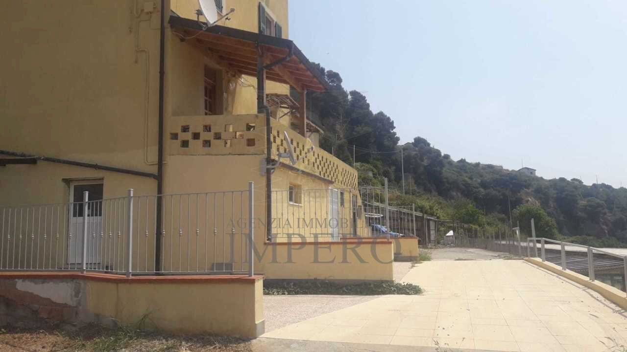 0e0edd10-2217-4387-acb7-f7778cc1d53a.jpg - Porzione di casa Via alle ville superiori 52, Ventimiglia - foto 1