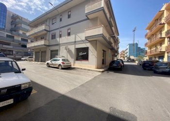 IMG_3080.jpg - Locale Commerciale Via Furio Camillo 201, Modica - foto 2