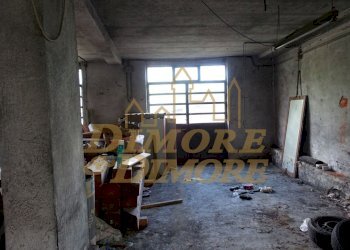 Interno capannone.JPG - Villa Via S. Giuseppe 5, Pieve Vergonte - foto 9