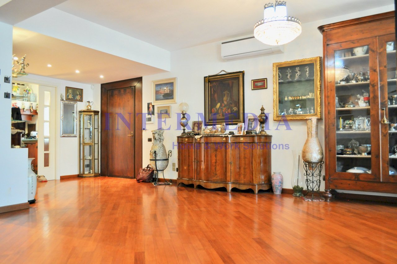 salone - Casa indipendente Via del Pino 12, Livorno - foto 3