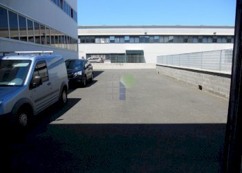 vista piazzale - Commercial Premises via dei Ramai, Livorno - photo 5