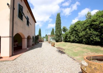 Vista laterale con giardino - Villa Via di segromigno, Capannori - foto 5