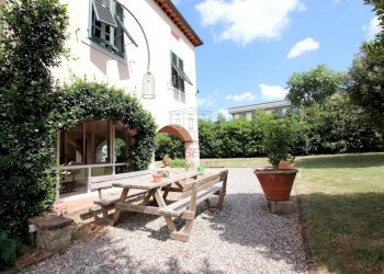 prospetto villa laterale - Villa Via di segromigno, Capannori - foto 17