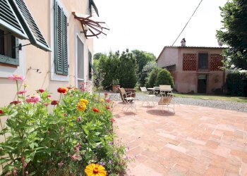 Vista laterale con annesso - Villa Via di segromigno, Capannori - foto 21