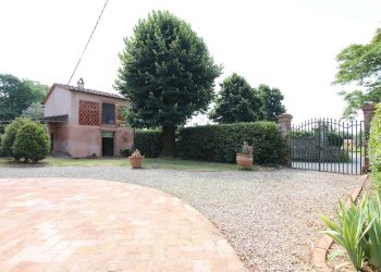 Vista ingresso e dependance - Villa Via di segromigno, Capannori - foto 22