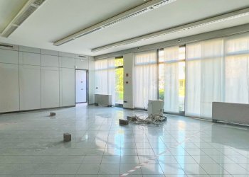 IMG_3040.jpg - Locale Commerciale Via Santissima, Borgosatollo - foto 1