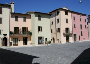 CASA_VISTA_DALLA_PIAZZA.jpg - Terratetto - Terracielo Massa Martana - foto 17