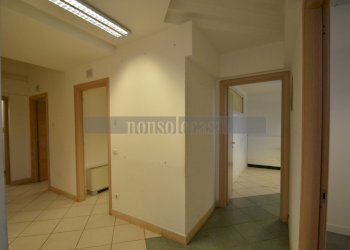 DISIMPEGNO - Locale Commerciale Via Luigi Catanelli 23, Perugia - foto 6