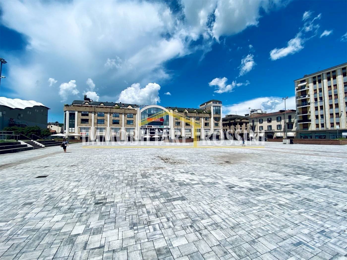 piazza - Box piazza della Repubblica, Varese - foto 2