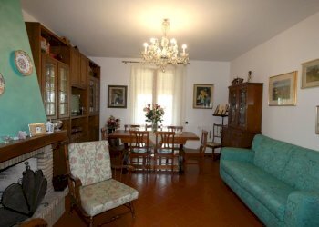 P1060017.jpg - Casa indipendente Scarperia e San Piero - foto 1