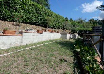 P1060011.jpg - Casa indipendente Scarperia e San Piero - foto 17