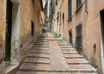 Two-room apartment salita Inferiore di Sant'Anna, Genova - photo 8