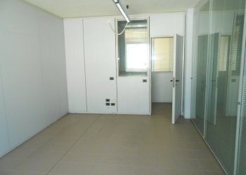 DSCN9941.JPG - Ufficio via di tempagnano, Lucca - foto 2