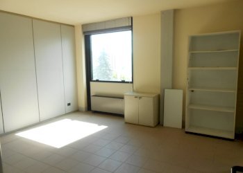 DSCN9944.JPG - Ufficio via di tempagnano, Lucca - foto 3