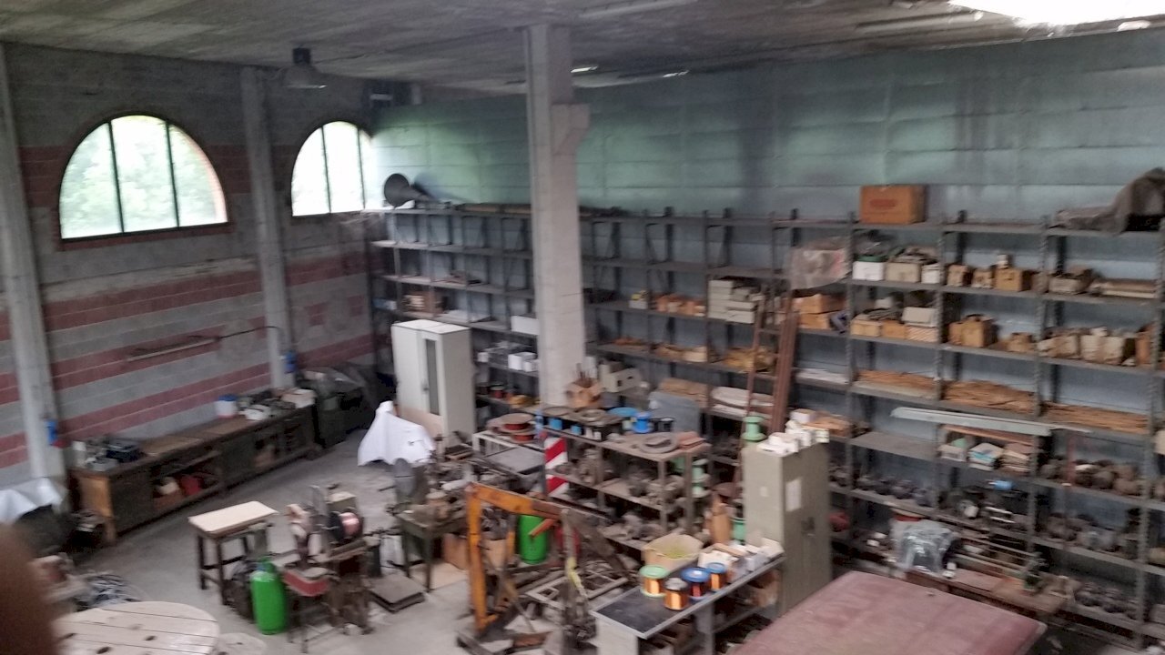 20160523_101715.jpg - Locale Commerciale Via del Seminario, Lucca - foto 1