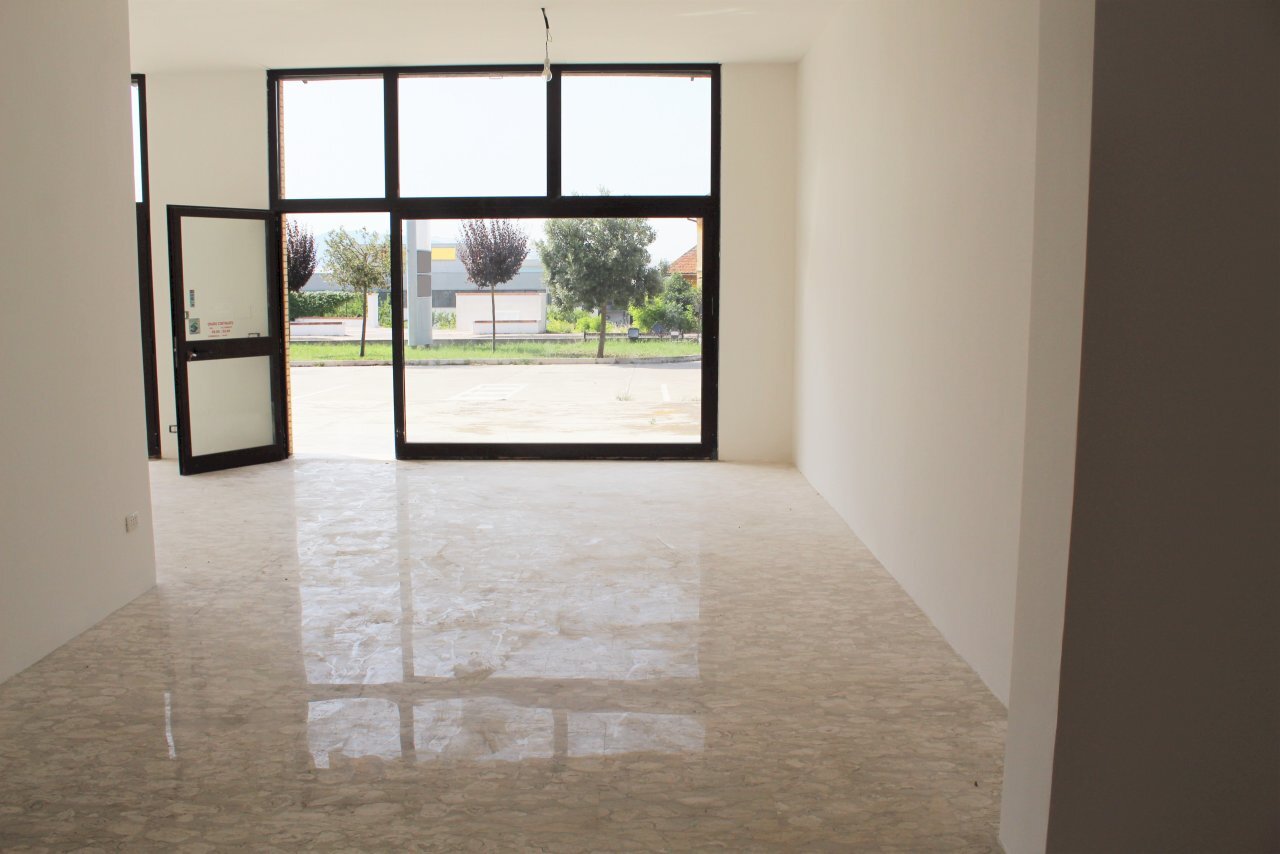 IMG_1792.png - Locale Commerciale via Nazionale, Perano - foto 1