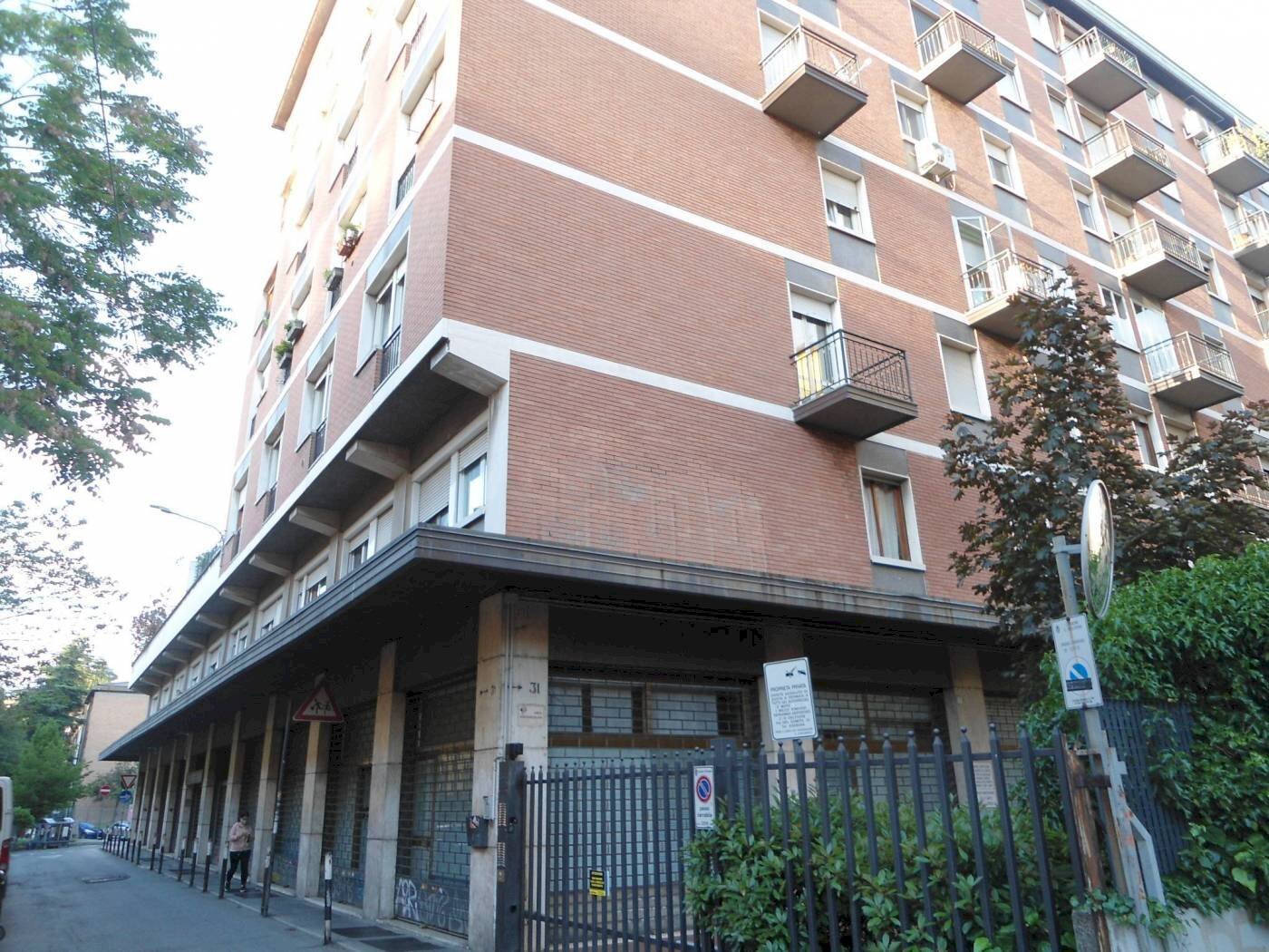 VETRINE - Ufficio via Capo di Lucca, Bologna (zona Irnerio) - foto 2