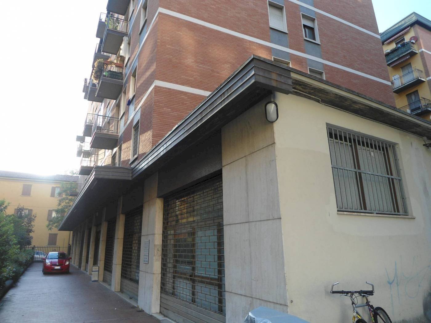 VETRINE - Ufficio via Capo di Lucca, Bologna (zona Irnerio) - foto 3