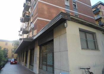 VETRINE - Ufficio via Capo di Lucca, Bologna (zona Irnerio) - foto 3