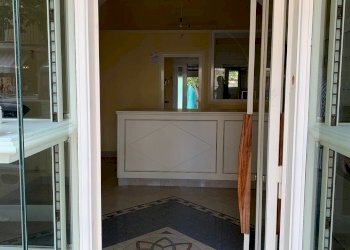 Commercial Activity via aurelia, Viareggio - photo 2