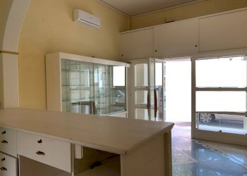 Commercial Activity via aurelia, Viareggio - photo 3