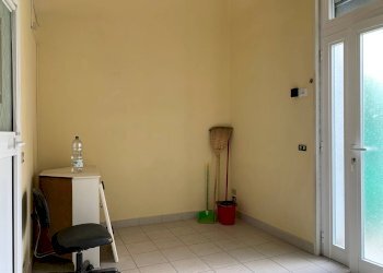 Commercial Activity via aurelia, Viareggio - photo 5