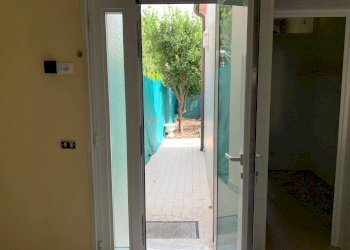 Commercial Activity via aurelia, Viareggio - photo 11