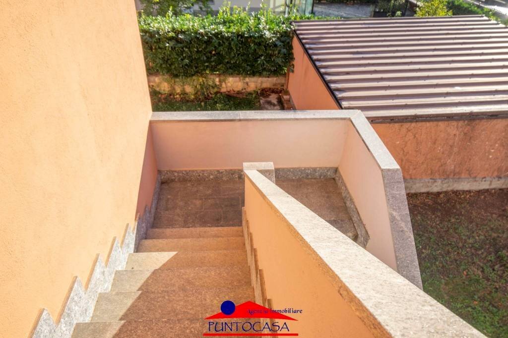 scala di ingresso - Appartamento via Copetta, 24, Dronero - foto 3