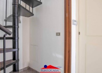 scala per il piano superiore - Apartment via Copetta, 24, Dronero - photo 21