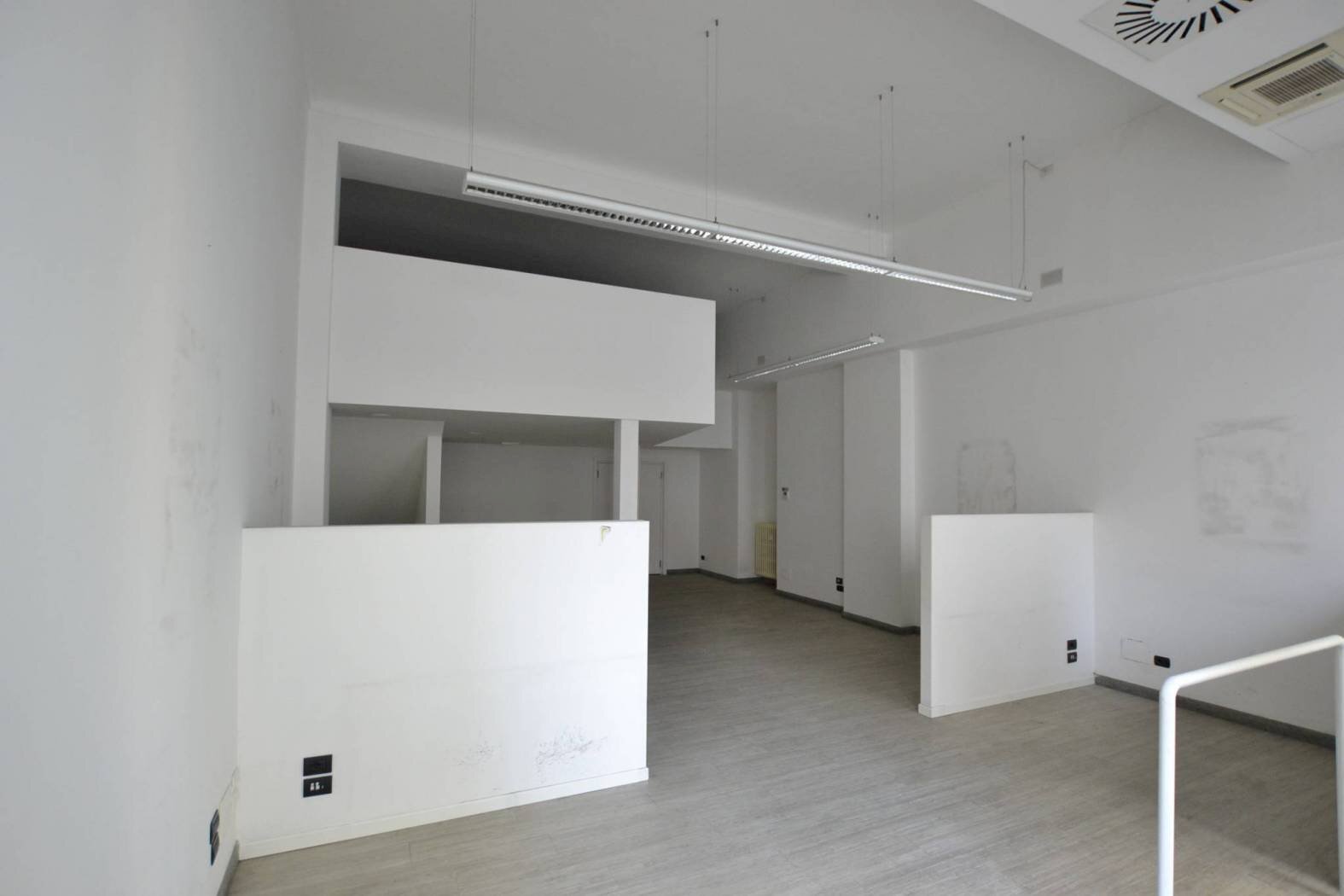 Shop via San Tommaso 16, Torino (neighborhood Centro) - photo 3