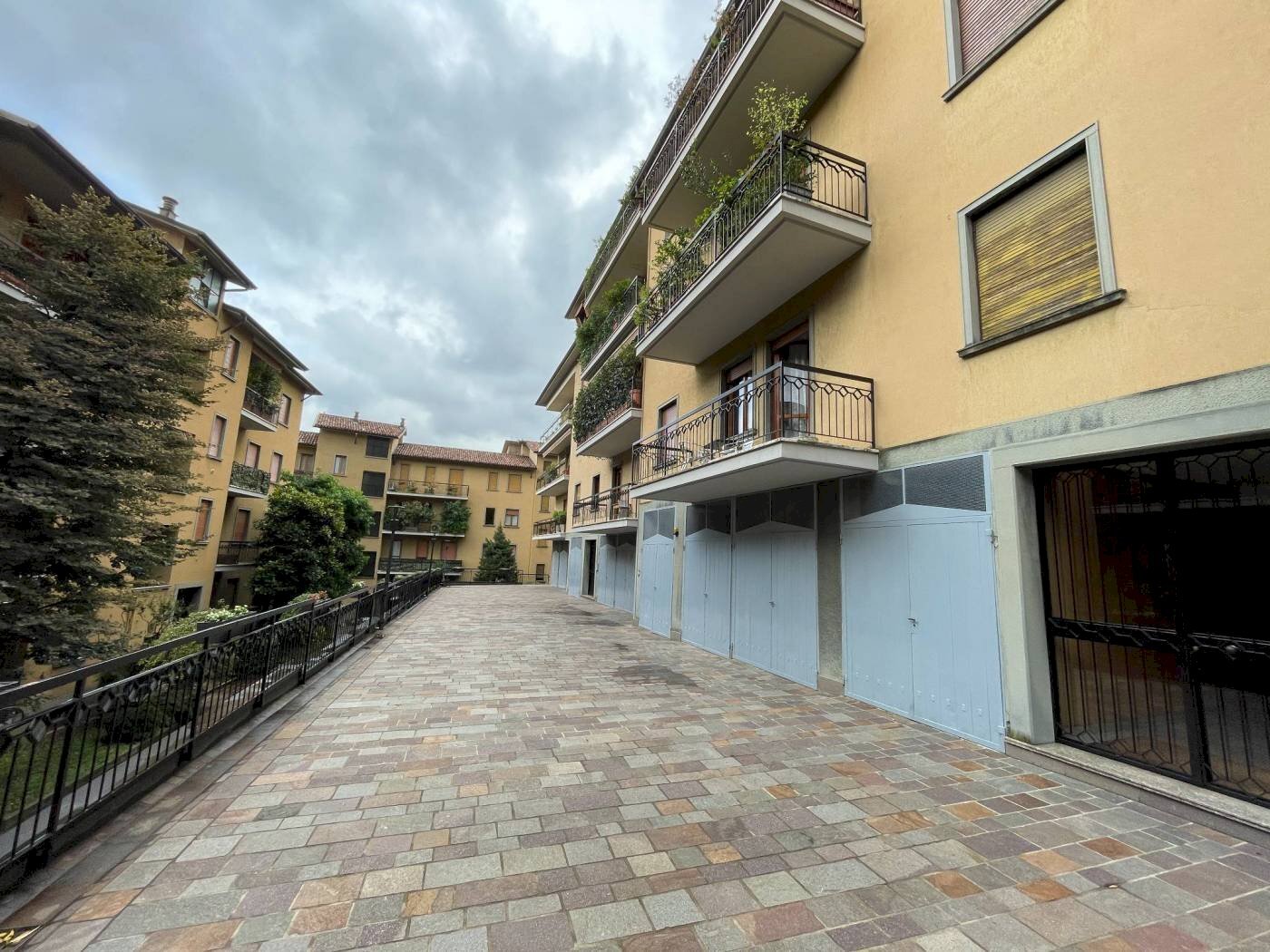 Cortile interno - Three-room apartment viale Vittorio Emanuele II, 21, Bergamo - photo 1