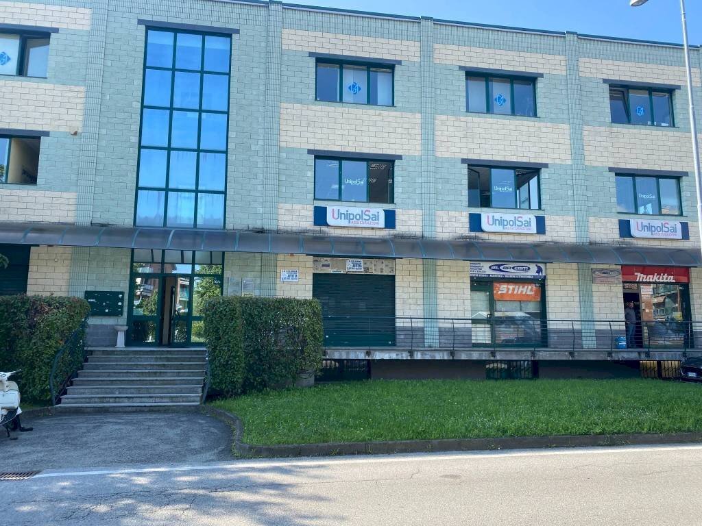 VISTA - Attività Commerciale via Vecchia di Buriasco, Pinerolo - foto 1