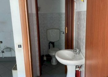 BAGNO - Attività Commerciale via Vecchia di Buriasco, Pinerolo - foto 12