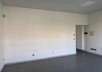 Ufficio - Commercial Activity via Vecchia di Buriasco, Pinerolo - photo 3