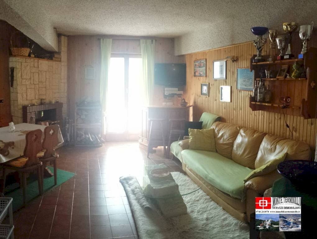 Salone - Four-room apartment via dell'Anello, Rieti - photo 2