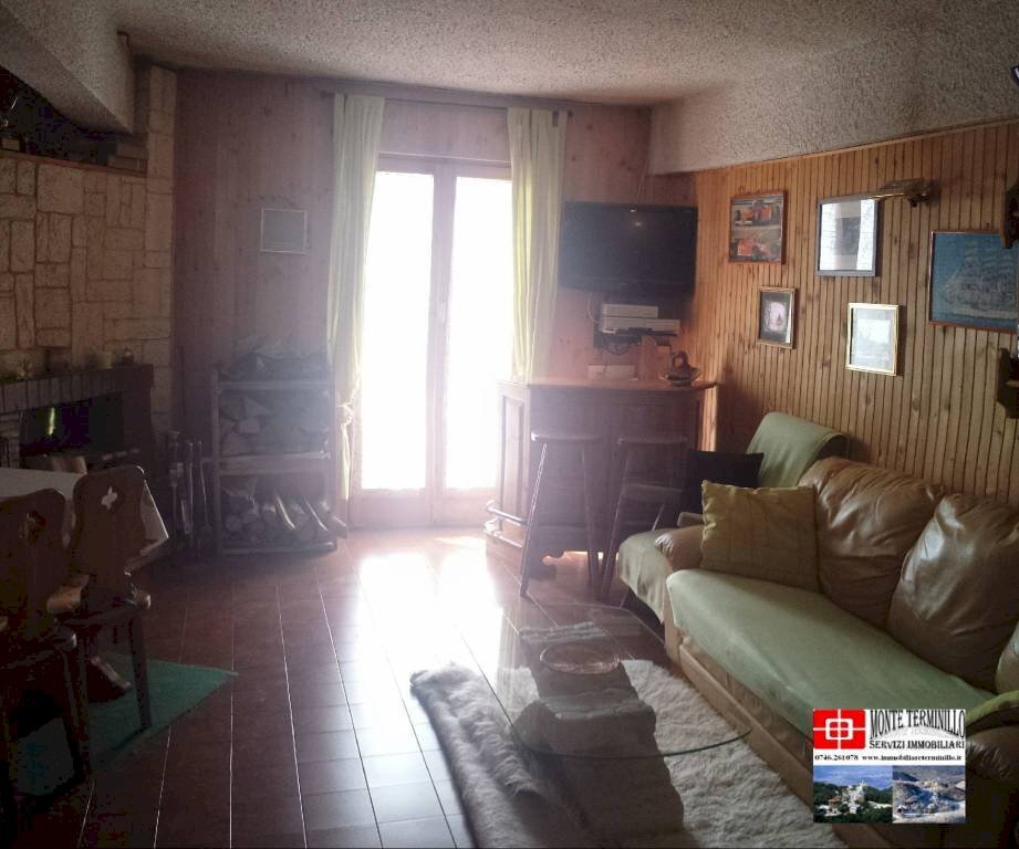 Salone - Four-room apartment via dell'Anello, Rieti - photo 3