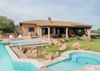 Villa Unifamiliare via Monte Ortobene, Loiri Porto San Paolo - foto 1