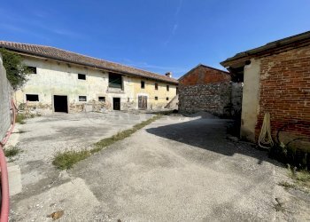 ESTERNI - Villa Via Merlana 18, Santa Maria La Longa - foto 3