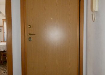 PORTA BLINDATA.JPG - Appartamento Salita di Pino Sottano 2, Genova - foto 12