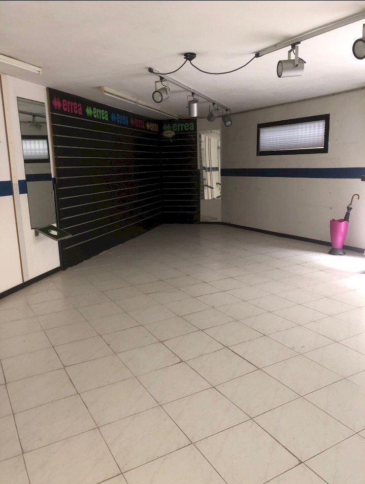 Screenshot_20210928-114740_WhatsApp.jpg - Capannone Viale Maiella 23/A, Francavilla al Mare - foto 1