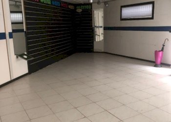 Screenshot_20210928-114740_WhatsApp.jpg - Capannone Viale Maiella 23/A, Francavilla al Mare - foto 1