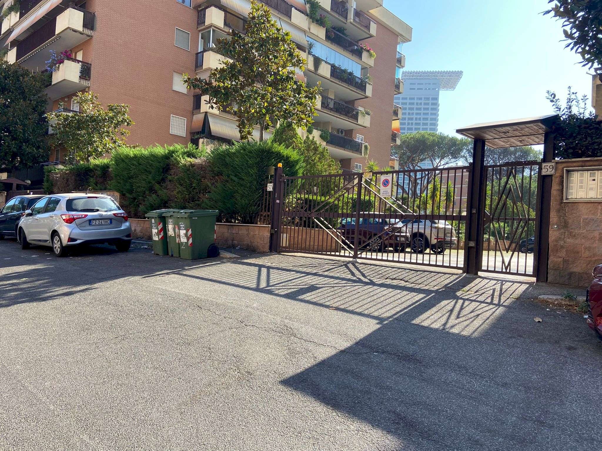 POSTI AUTO - Parking space viale della Grande Muraglia, Roma - photo 1