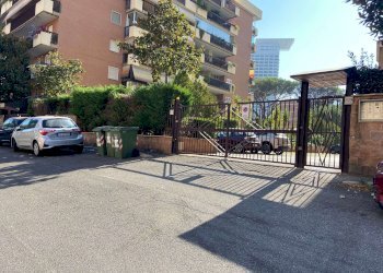 POSTI AUTO - Parking space viale della Grande Muraglia, Roma - photo 1