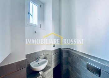 bagno di servizio - Quadrilocale vicolo Santa Chiara, 3, Varese - foto 12