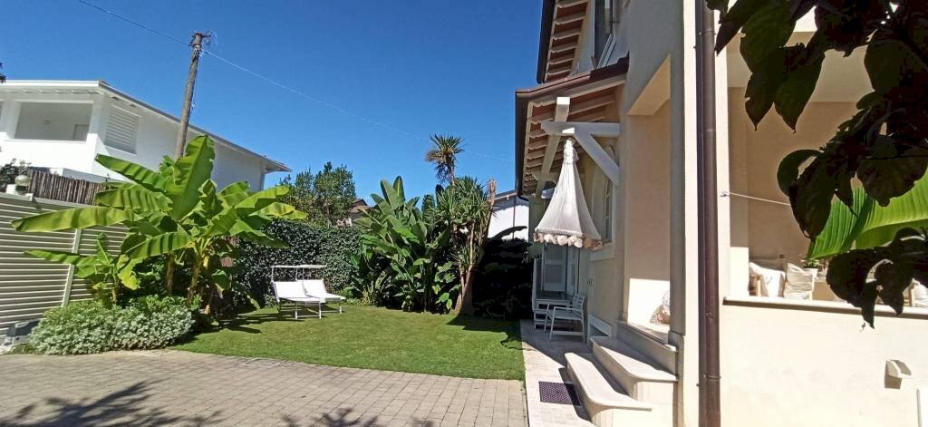 Giardino - Villa via Terreni Pacchiani, Forte dei Marmi - foto 2