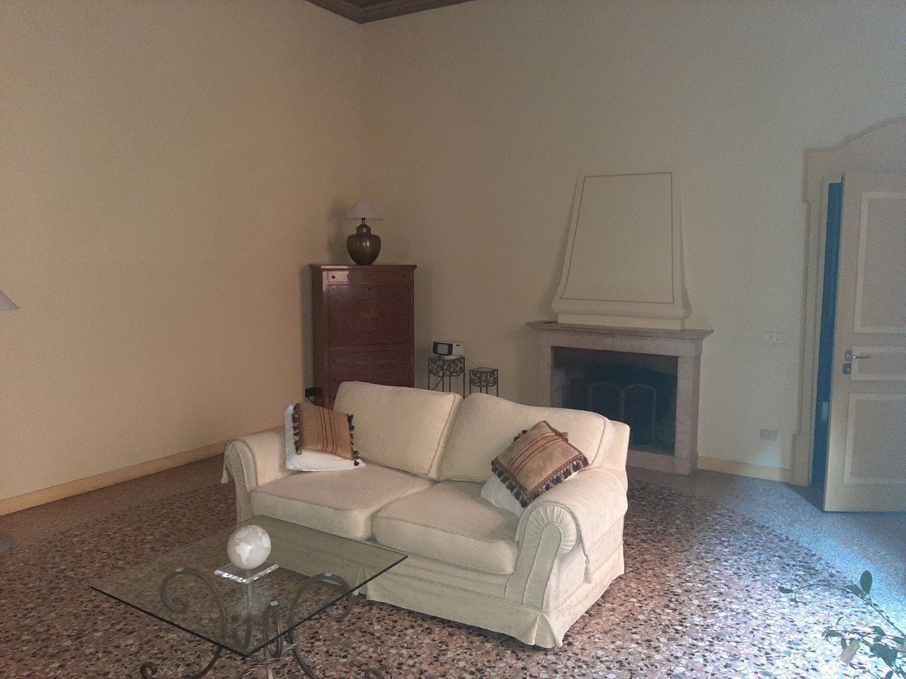 soggiorno 1.jpg - Appartamento Largo Porta Sant'Agostino 331, Modena - foto 3